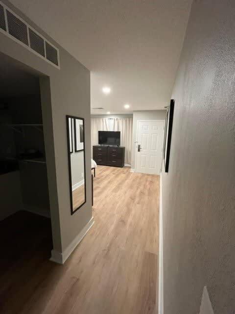 Aksarben Apt-Close To Uno & I80 オマハ エクステリア 写真