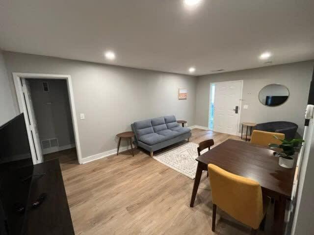 Aksarben Apt-Close To Uno & I80 オマハ エクステリア 写真